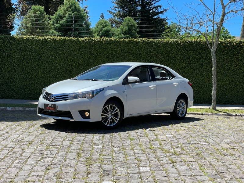 TOYOTA - COROLLA - 2014/2015 - Branca - R$ 85.900,00