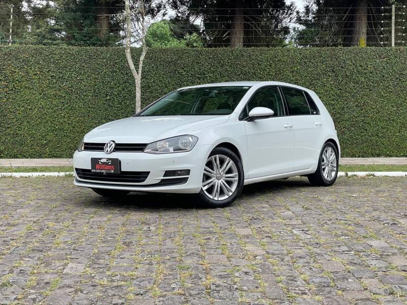 VOLKSWAGEN - GOLF - 2015/2016 - Branca - R$ 75.900,00