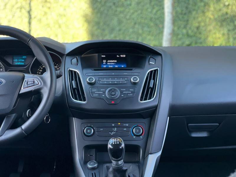 FORD - FOCUS - 2018/2019 - Prata - R$ 77.900,00