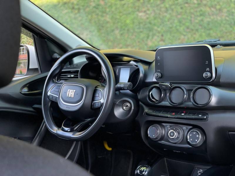 FIAT - CRONOS - 2023/2023 - Branca - R$ 69.900,00