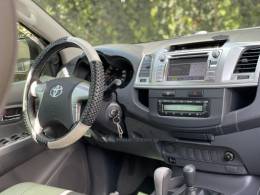 TOYOTA - HILUX - 2013/2013 - Prata - R$ 116.000,00