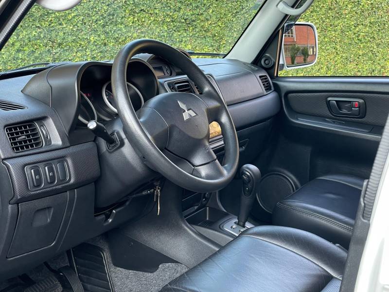 MITSUBISHI - PAJERO TR4 - 2011/2011 - Branca - R$ 79.000,00
