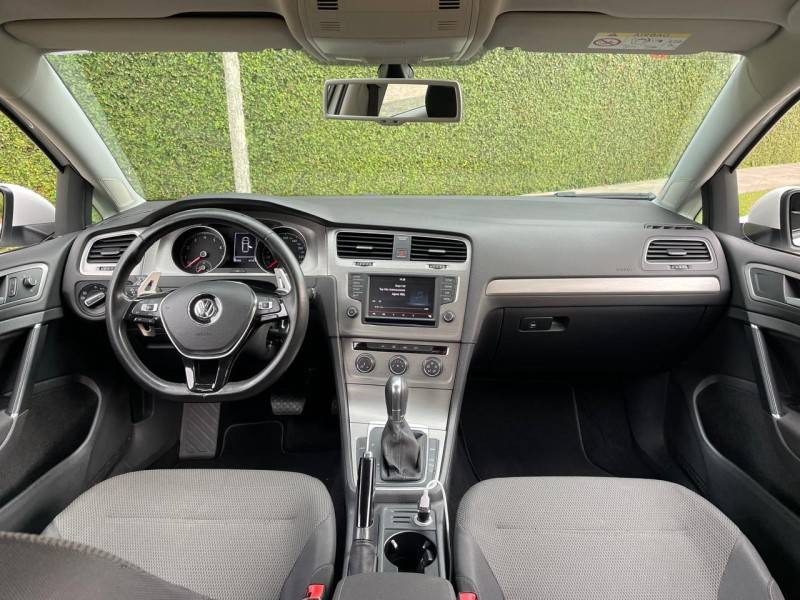 VOLKSWAGEN - GOLF - 2015/2016 - Branca - R$ 76.900,00