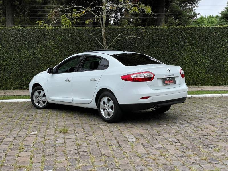 RENAULT - FLUENCE - 2013/2014 - Branca - R$ 44.900,00