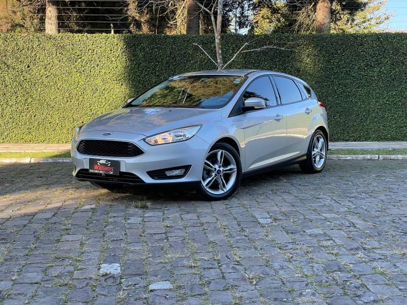 FORD - FOCUS - 2018/2019 - Prata - R$ 77.900,00