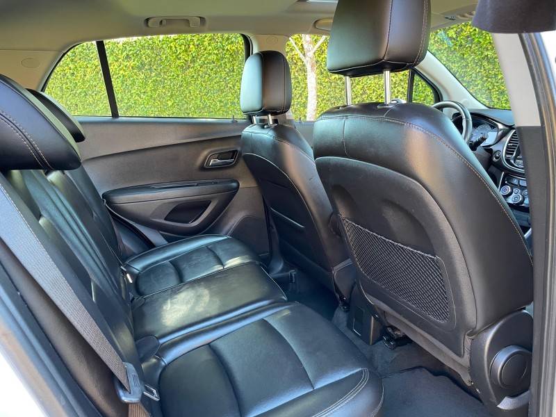 CHEVROLET - TRACKER - 2017/2018 - Branca - R$ 86.900,00