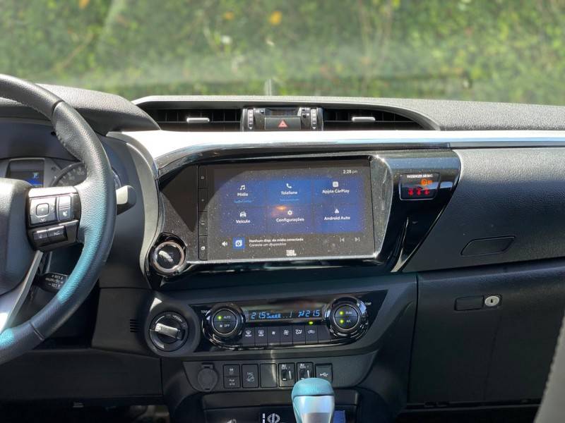 TOYOTA - HILUX - 2023/2024 - Branca - R$ 295.000,00