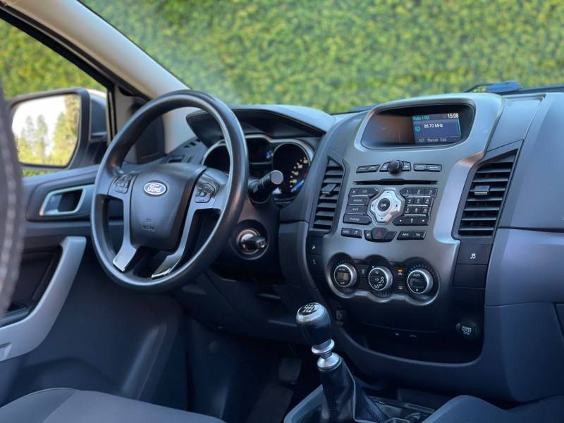 FORD - RANGER - 2012/2013 - Branca - R$ 91.900,00