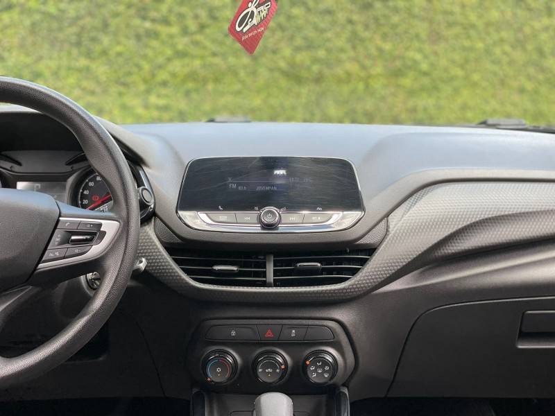 CHEVROLET - ONIX - 2021/2022 - Branca - R$ 68.900,00