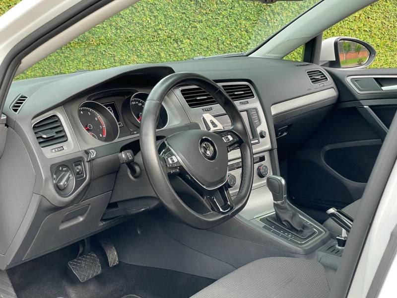 VOLKSWAGEN - GOLF - 2015/2016 - Branca - R$ 76.900,00