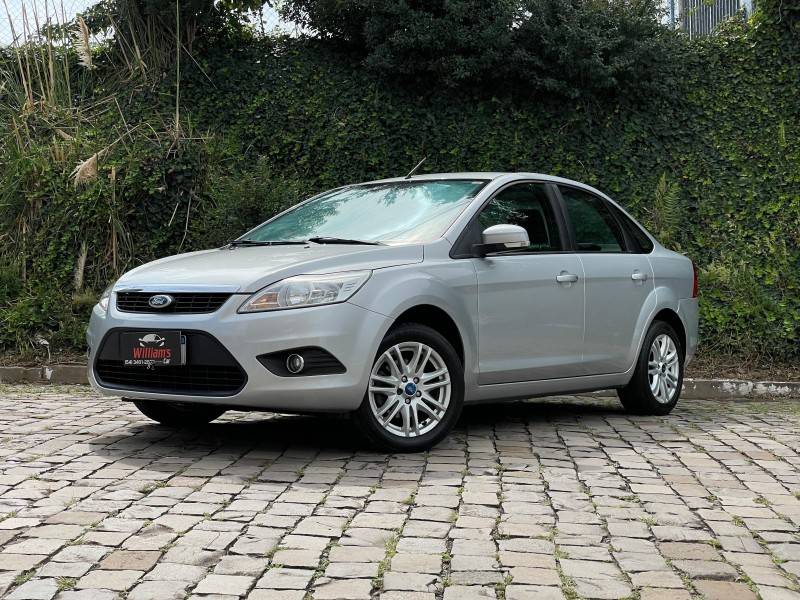 FORD - FOCUS - 2013/2013 - Prata - R$ 42.500,00