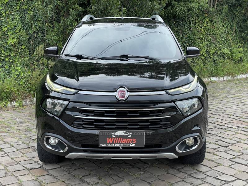 FIAT - TORO - 2016/2017 - Preta - R$ 97.900,00