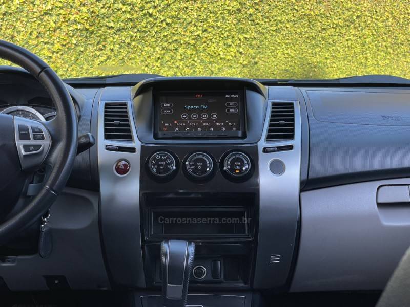 MITSUBISHI - PAJERO DAKAR - 2017/2018 - Cinza - R$ 166.900,00