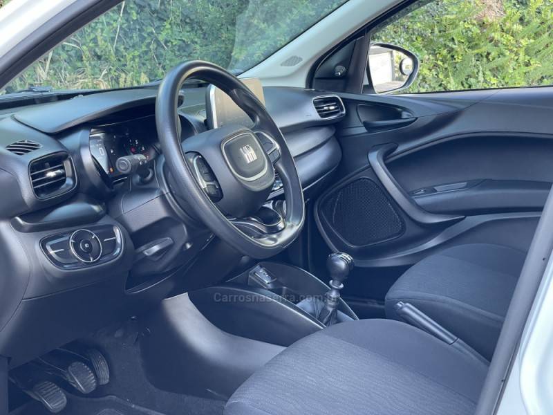 FIAT - CRONOS - 2023/2023 - Branca - R$ 75.500,00