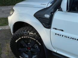 MITSUBISHI - PAJERO TR4 - 2011/2011 - Branca - R$ 79.000,00