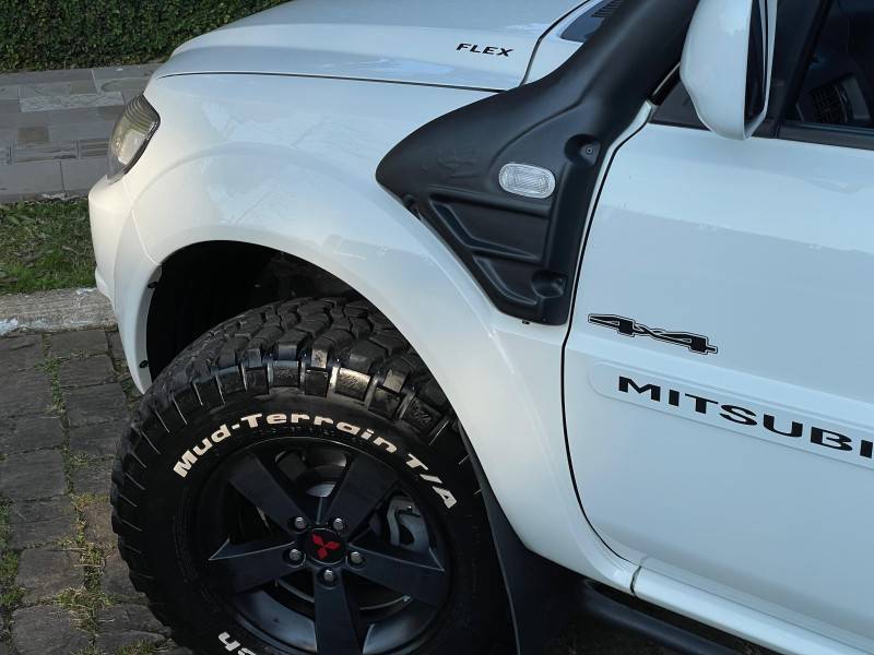 MITSUBISHI - PAJERO TR4 - 2011/2011 - Branca - R$ 79.000,00