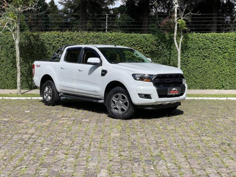 FORD - RANGER - 2018/2019 - Branca - R$ 124.900,00
