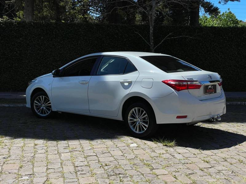 TOYOTA - COROLLA - 2014/2015 - Branca - R$ 85.900,00
