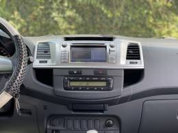 TOYOTA - HILUX - 2013/2013 - Prata - R$ 116.000,00