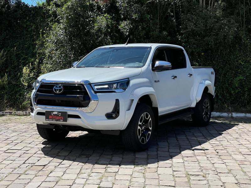 TOYOTA - HILUX - 2023/2024 - Branca - R$ 295.000,00