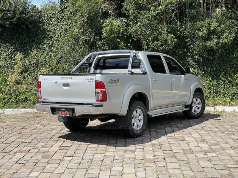 TOYOTA - HILUX - 2013/2013 - Prata - R$ 116.000,00