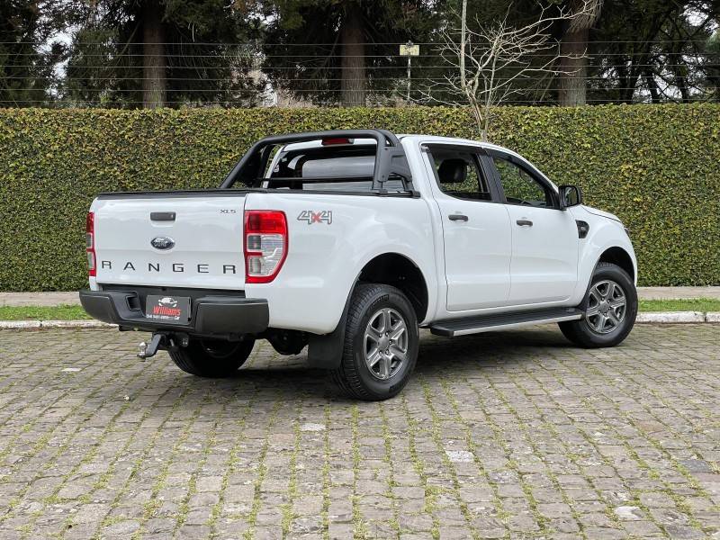 FORD - RANGER - 2017/2017 - Branca - R$ 124.900,00