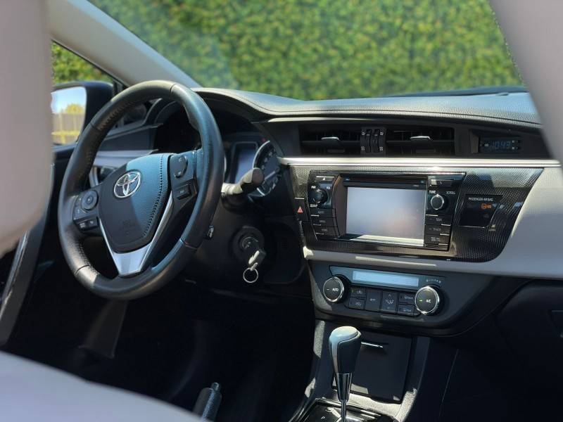 TOYOTA - COROLLA - 2014/2015 - Branca - R$ 81.900,00