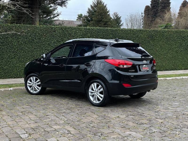 HYUNDAI - IX35 - 2010/2011 - Preta - R$ 58.900,00