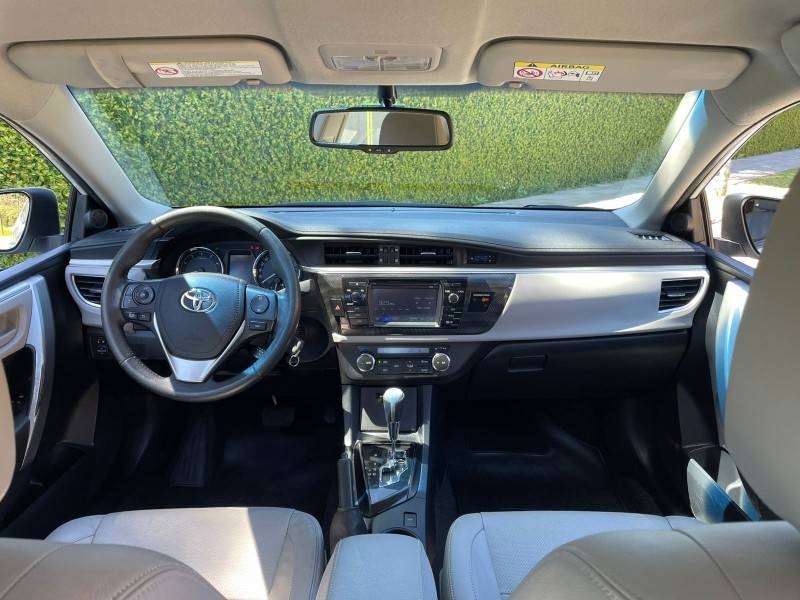 TOYOTA - COROLLA - 2014/2015 - Branca - R$ 85.900,00