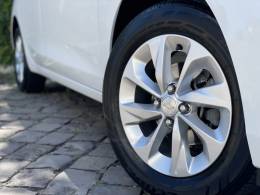 CHEVROLET - ONIX - 2022/2023 - Branca - R$ 76.900,00
