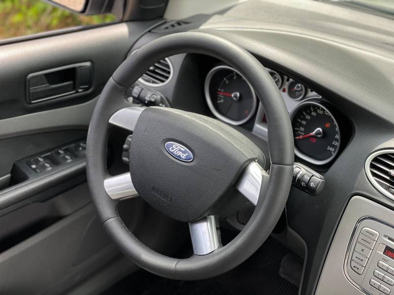 FORD - FOCUS - 2013/2013 - Prata - R$ 44.900,00