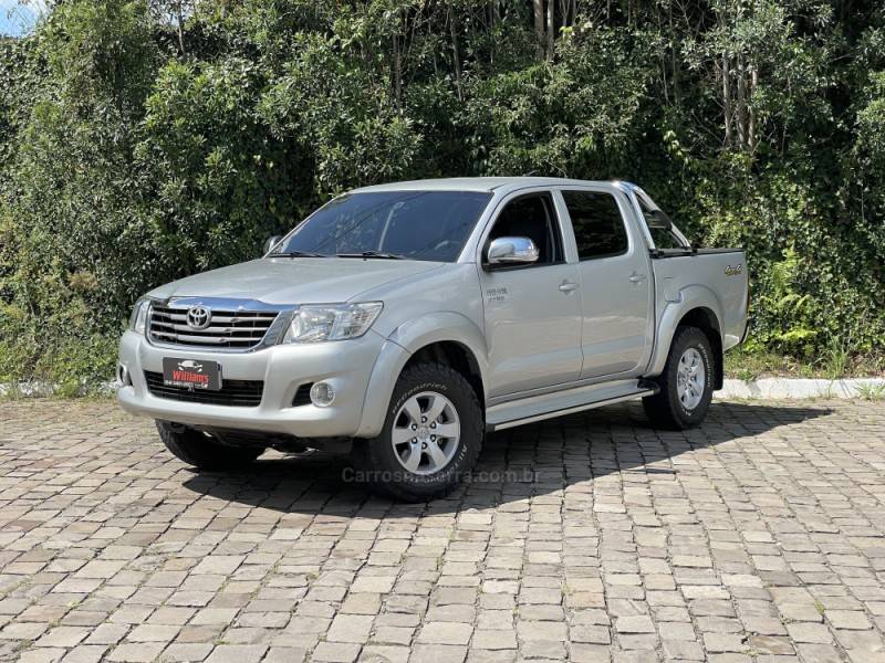 TOYOTA - HILUX - 2013/2013 - Prata - R$ 116.000,00