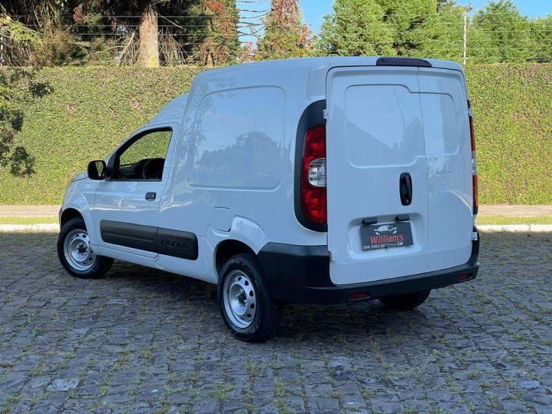 FIAT - FIORINO - 2023/2024 - Branca - R$ 89.900,00