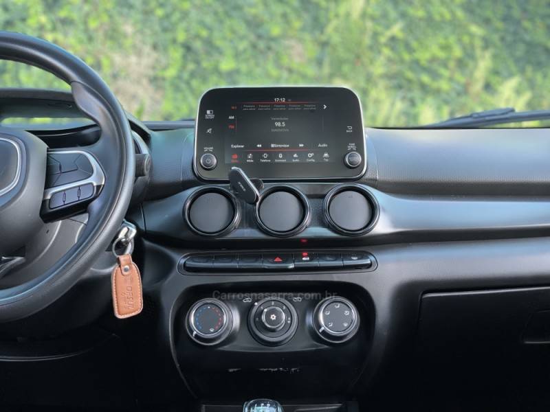 FIAT - CRONOS - 2023/2023 - Branca - R$ 75.500,00