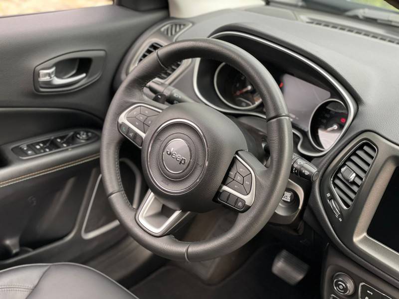 JEEP - COMPASS - 2020/2021 - Preta - R$ 109.900,00