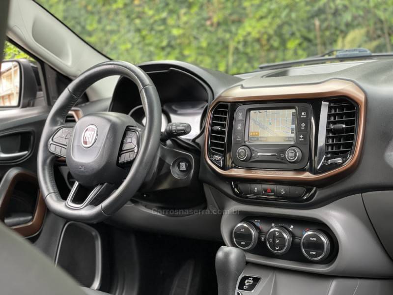 FIAT - TORO - 2016/2017 - Preta - R$ 97.900,00