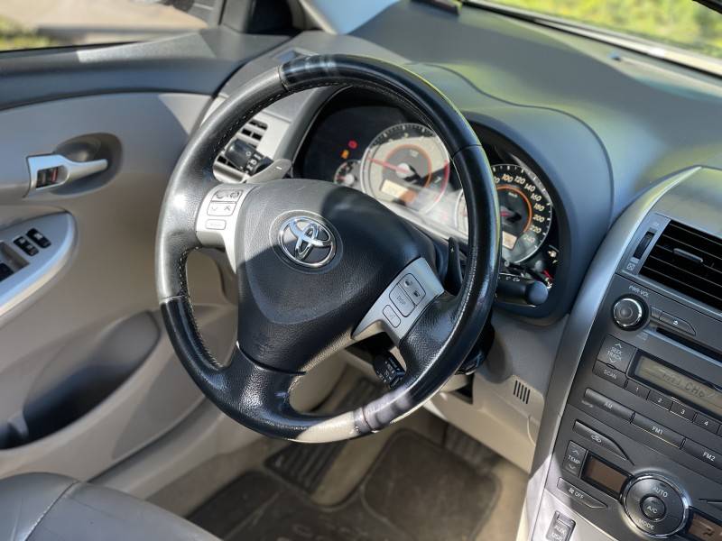 TOYOTA - COROLLA - 2011/2012 - Preta - R$ 64.900,00