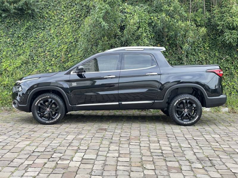 FIAT - TORO - 2016/2017 - Preta - R$ 97.900,00