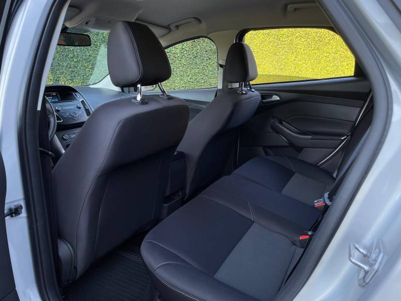 FORD - FOCUS - 2018/2019 - Prata - R$ 77.900,00