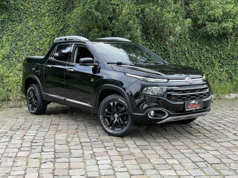 FIAT - TORO - 2016/2017 - Preta - R$ 97.900,00