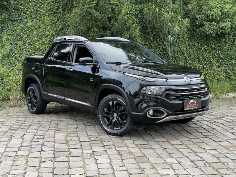 FIAT - TORO - 2016/2017 - Preta - R$ 97.900,00