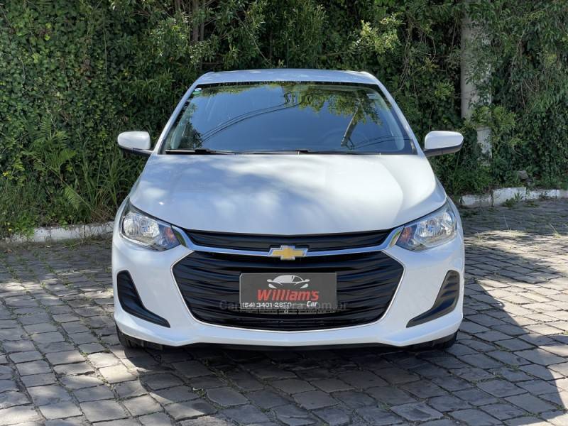 CHEVROLET - ONIX - 2022/2023 - Branca - R$ 76.900,00