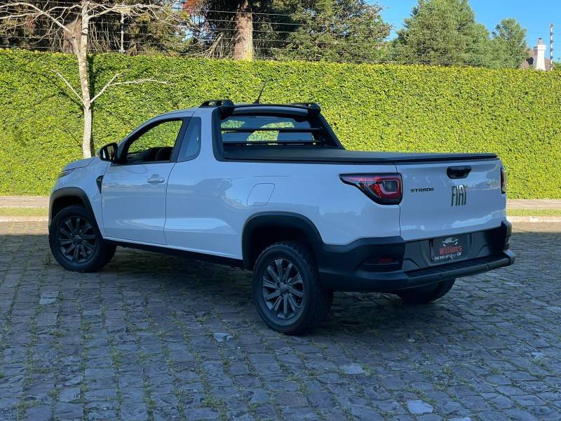 FIAT - STRADA - 2022/2023 - Branca - R$ 86.900,00
