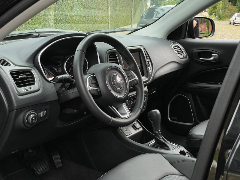 JEEP - COMPASS - 2020/2021 - Preta - R$ 107.900,00
