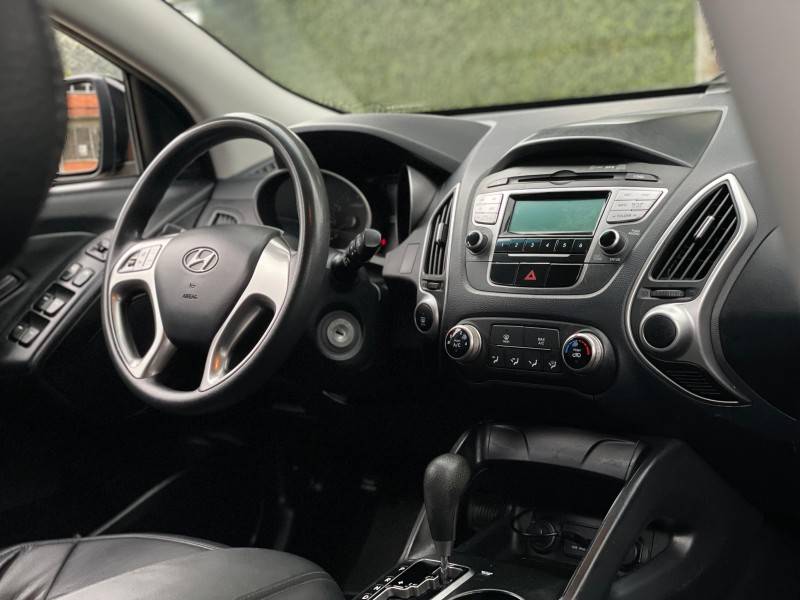 HYUNDAI - IX35 - 2010/2011 - Preta - R$ 58.900,00