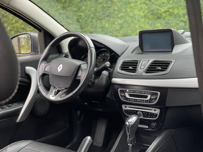 RENAULT - FLUENCE - 2013/2014 - Branca - R$ 44.900,00