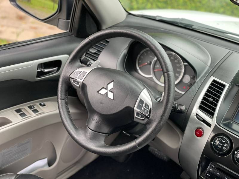MITSUBISHI - PAJERO DAKAR - 2014/2015 - Branca - R$ 129.900,00