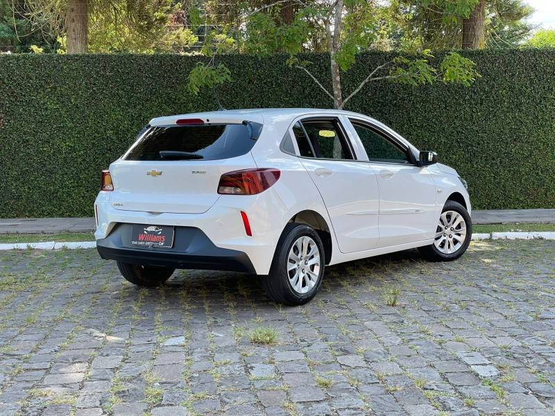 CHEVROLET - ONIX - 2021/2022 - Branca - R$ 68.900,00