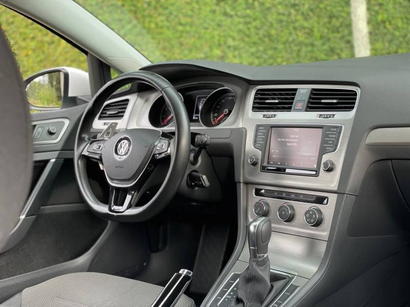 VOLKSWAGEN - GOLF - 2015/2016 - Branca - R$ 76.900,00