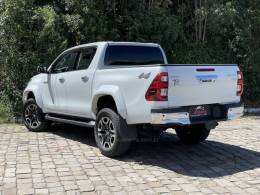 TOYOTA - HILUX - 2023/2024 - Branca - R$ 299.900,00